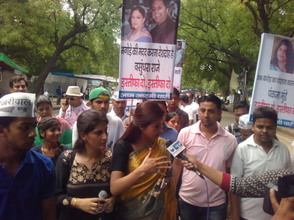 swatisachdeva_'s tweet image. @AamAadmiParty Protest march at Jantar Mantar wid @LambaAlka #DaagiMantriModiKe #ModiScaredOfArvind