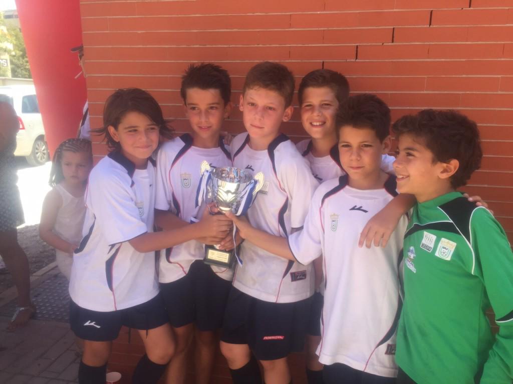 EcijaBpeInfo's tweet photo. #EcijanosPorElMundo | Once alumnos de la Escuela disputaron la @AFootballCup http://t.co/qc6JUxjIwK http://t.co/ebvUgnJbdK