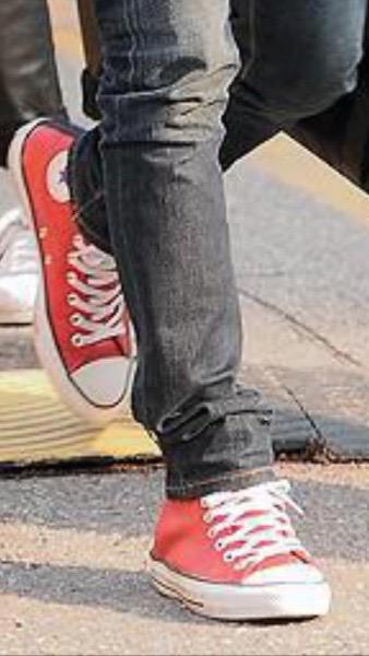 Suga_s_Diary's tweet photo. Dear diary,

I really hate converse.

SUGA. http://t.co/jKXyCYf8xo