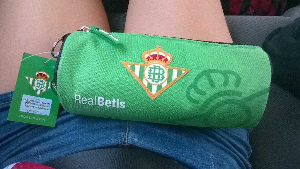 CeliaMartinezD's tweet photo. Ya es mía 😈💚 #VueltaAlCole #MushoBetis #Dituquesi #Quetequieropapi @RealBetis http://t.co/1kx4qFs4Mk