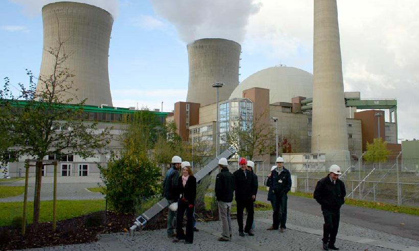 Petroturkcom's tweet photo. Almanya'da yine bir nükleer santral kapatıldı http://t.co/1BMEhsFWky http://t.co/e9KFgjGcil