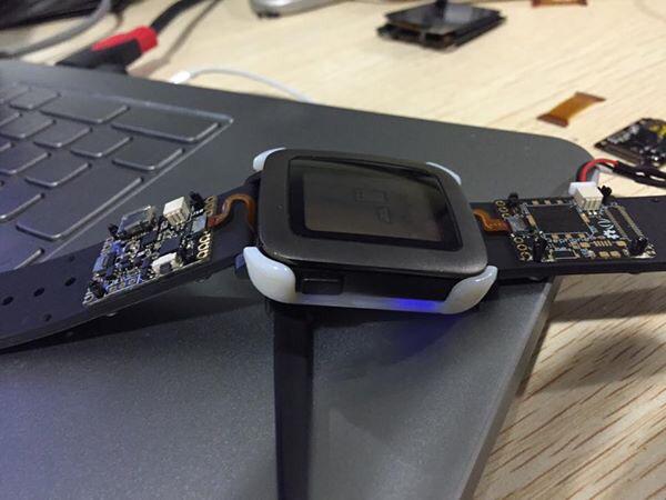 Zoe_HoHo's tweet photo. Isn't it exciting? #Xadow @seeedstudio @PebbleDev @Pebble @sarfata yahoo! http://t.co/Ic5P0LhQ8e