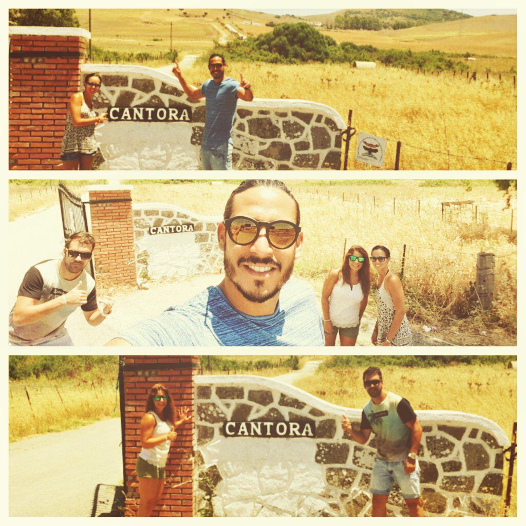 Ana2duran's tweet photo. De visita...ajjaja😅😅😅@danieliston @manoloreina28 @elmendigo42 http://t.co/N0oAUFLTe9