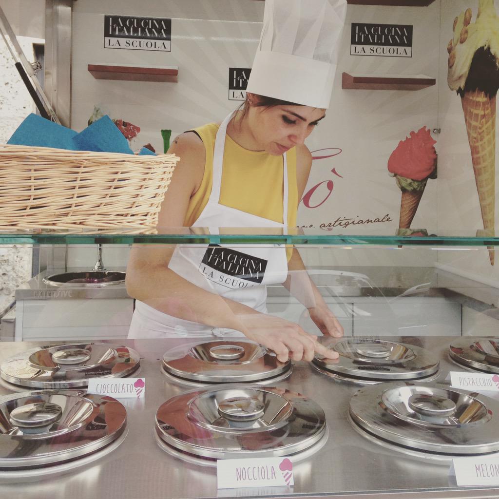 ScuolaLCI's tweet image. Il vero #gelato artigianale italiano in Piazza Aspromonte 15 fino alle 22.00 @ExtensiveResti @Carpigiani1946