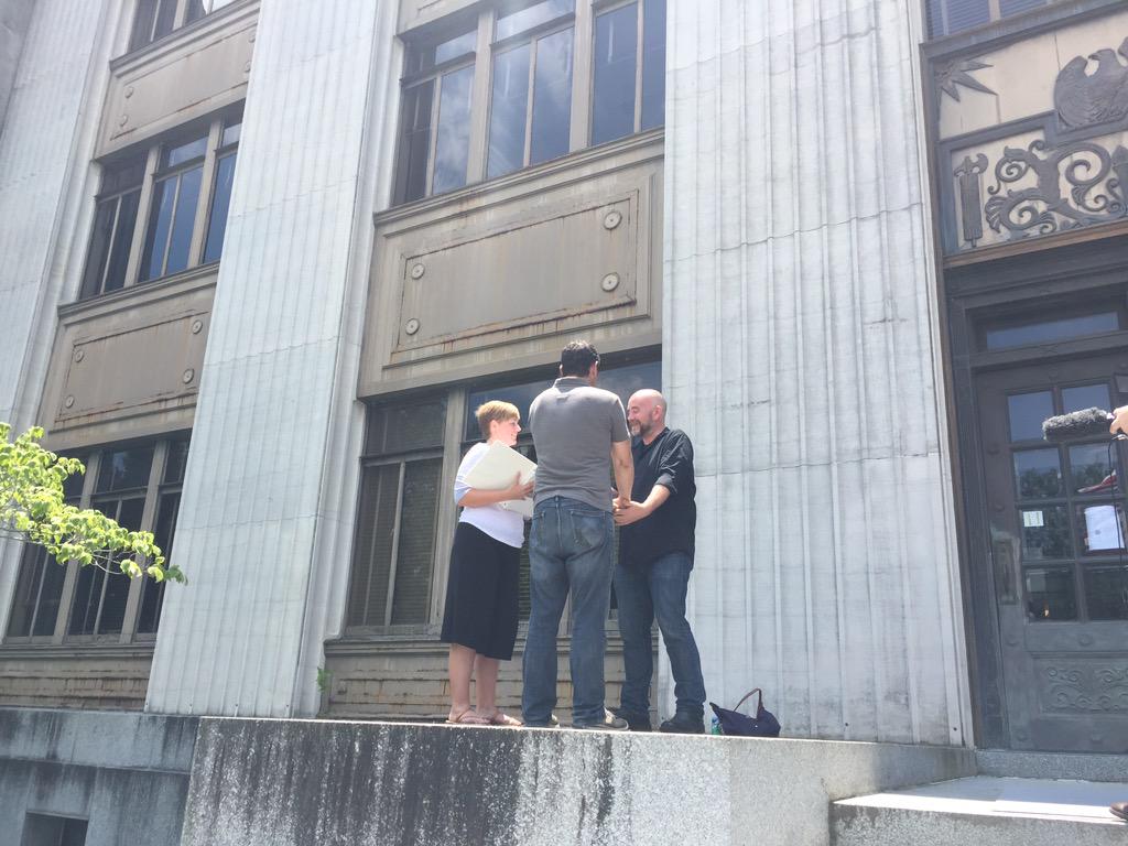 SouthernEqual's tweet photo. Knol and Duane have fought for this day for years. Now they can finally marry. #MSmarriage http://t.co/shChDWpxbR