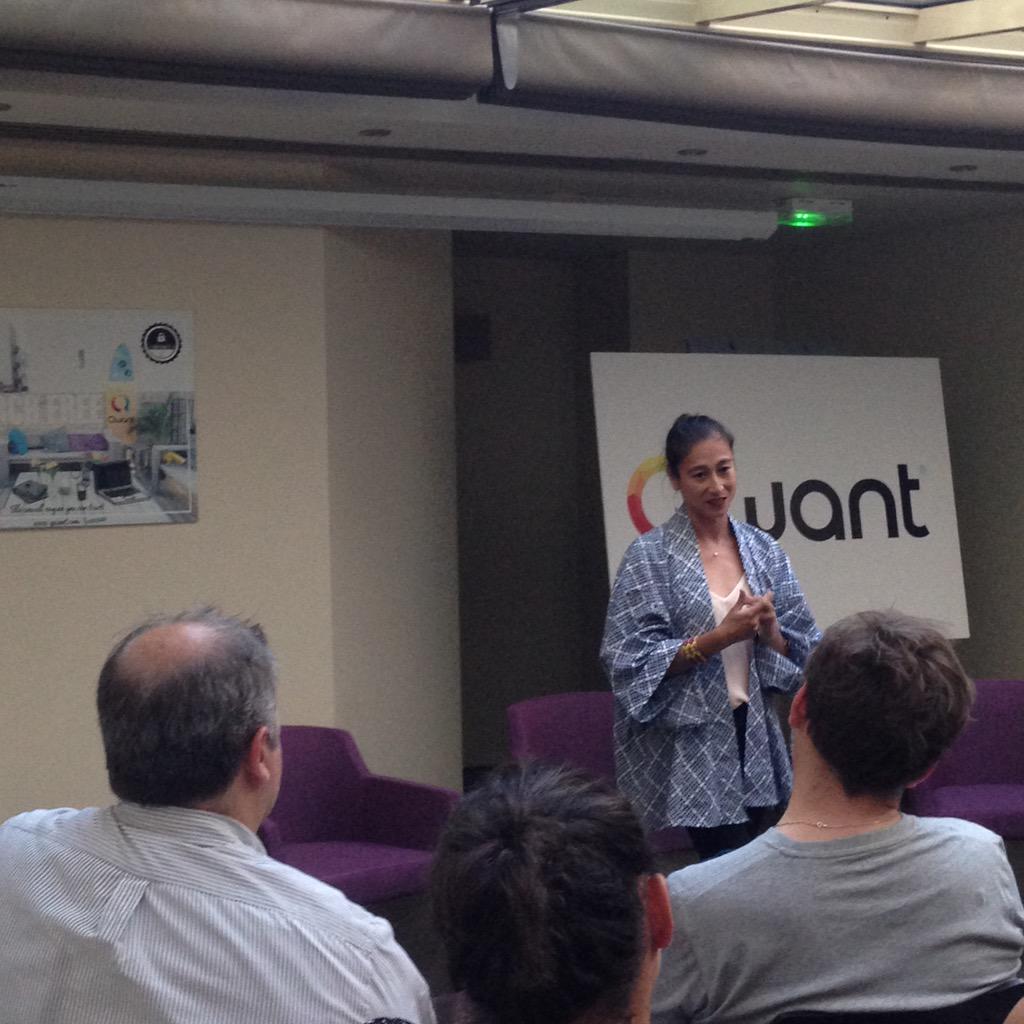 Qwant_FR's tweet photo. @SokSaba présente sa ligne de sacs à main au #bunchlabourdonnais http://t.co/NmQo1gOBJu