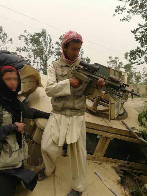 عربات هامفي وبندقيات SCAR لدى قوات طالبان في افغانستان !! CIr7oceWwAABXpa