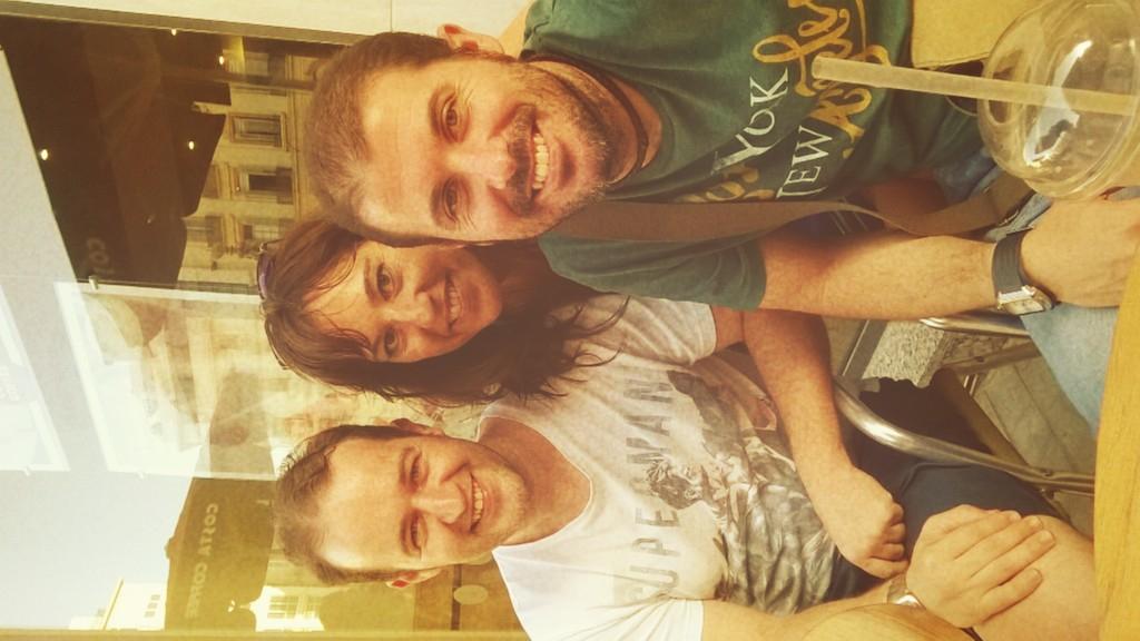 Emily_Nightmare's tweet photo. Preparados y ansiosos por escucharte @leonidasarjona ! @DavidPinclan @CarlosPerez81 @carmencaparros http://t.co/FjoGf2Gfnn