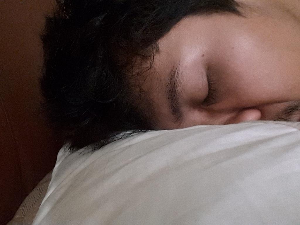 daunmuda22's tweet photo. Tebak gua lagi ngapain? http://t.co/CqKFLKqWLf
