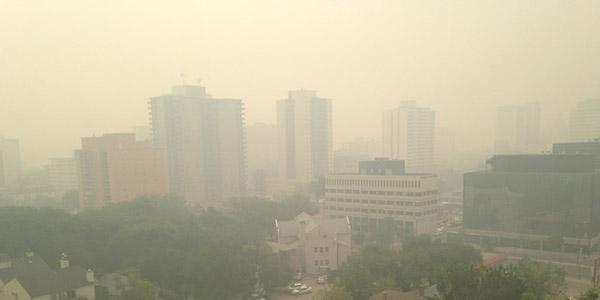 GlobalSaskatoon's tweet photo. UPDATE: Air quality health index in Saskatoon now at a very high risk of 10+ http://t.co/GgBC9WUcG3 #skfire #yxe http://t.co/SUV8yTddHK