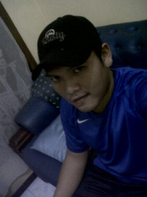 Erick_APst's tweet photo. Malem2 selfie pkai topi.. http://t.co/IIsUF9Xugr