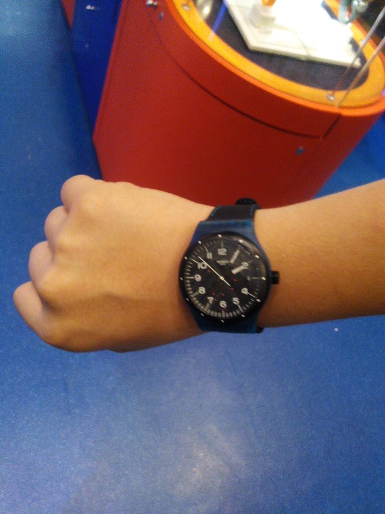 henkyt's tweet photo. @SwatchIndonesia #swatchsistem51id
Jamnya canggih,tahan lama 90 jam setelah lepas dri tangan dan anti air http://t.co/Li49zkPYug