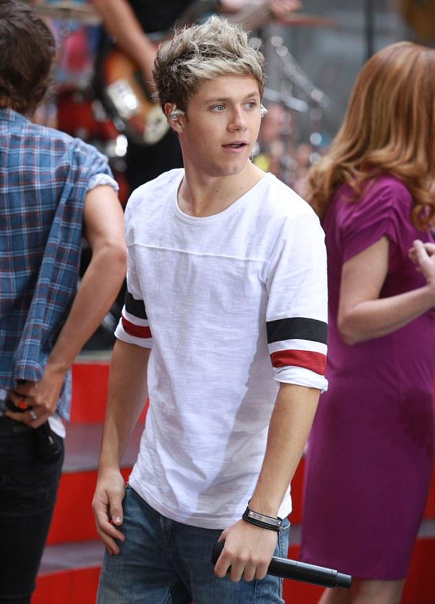 DaniSapaidon's tweet photo. #WeWant1DInRomania2016
#RussiaNeedsOneDirection
@NiallOfficial @Louis_Tomlinson @Harry_Styles @Real_Liam_Payne http://t.co/dQbwsR64O1