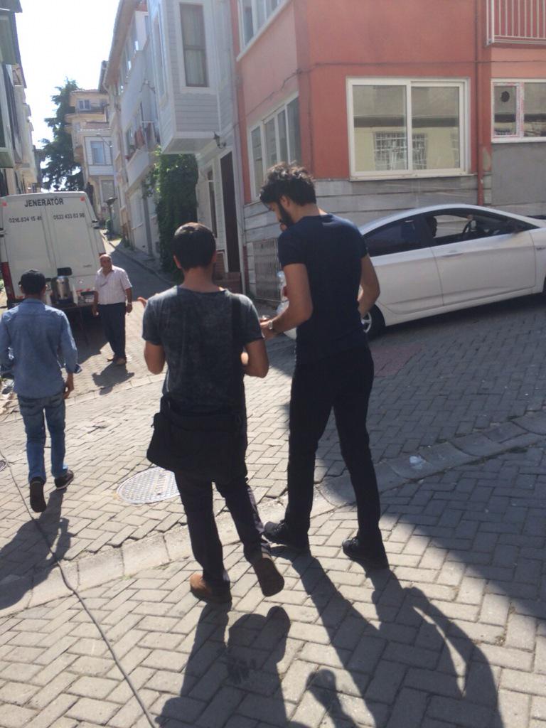 doganesss's tweet photo. Bugünden #KaraParaAşk #EnginAkyürek http://t.co/HhNxKelCVY