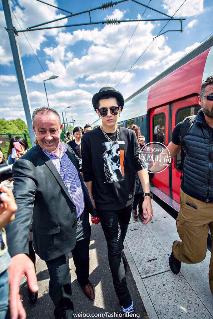 doubtkris_'s tweet photo. เฮ้~ ยู้หู้วว~ พี่ฟ่านเองนะครับบ คนหล่อแห่งรุ่น4 รักผมชอบผมโหวตให้ผมนะครับ .ขยิบตา #dnuparty29th http://t.co/d45KfxwHPs