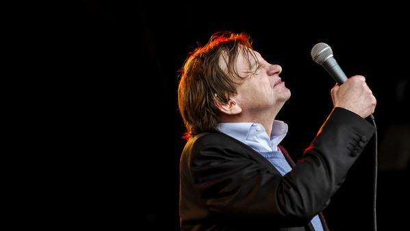 180fact's tweet photo. The Fall's Mark E. Smith pissed his pants and kept performing at @GlastoFest: http://t.co/OTdr67TKdJ http://t.co/mTBnE7cFuw