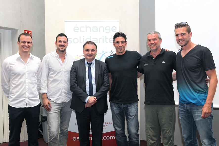 assomosofficiel's tweet photo. Soirée / Conf by #AssoMOS : "Des Barjots aux Experts,..." Les images de la soirée ! http://t.co/jMMWRQr4Fw http://t.co/HyBASXah4f