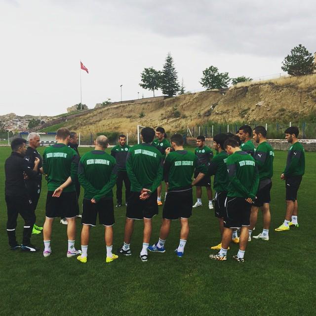 azfutbolu's tweet photo. Xəzər Lənkəran'ın yeni transferləri
Ruslan Abışov / #Qəbələ
Rəşad Eyyubov / #Simurq
Vaqif Cavadov / #Boluspor http://t.co/x3cmclFlP0