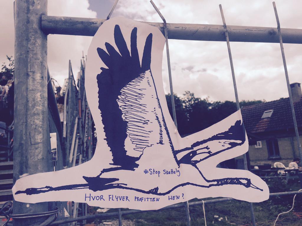 SPARKcph's tweet photo. Beautiful Trouble - paste-ups, spejlreflekser og selvlysende orange sten! #rfrising #rf15 https://t.co/EJfCnaIRSN http://t.co/wTDTyG8CTS