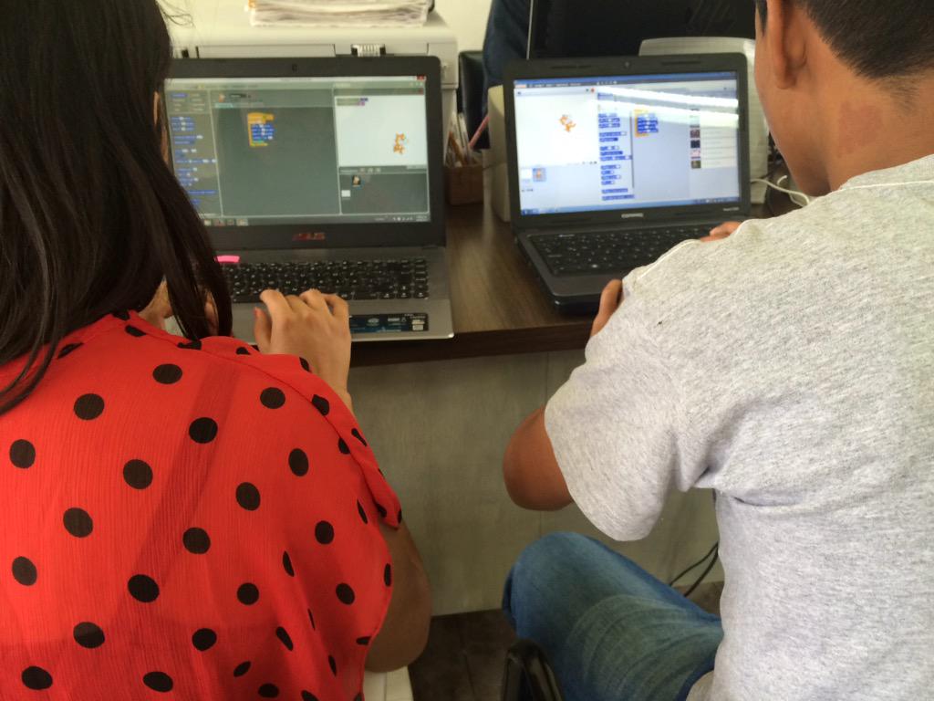 AlxRubio's tweet photo. @EpicQueen @CentroSIVI @CosmoCiudadano Y ahora acompañándolos para lograrlo con #scratch http://t.co/UK6OaBNAjn