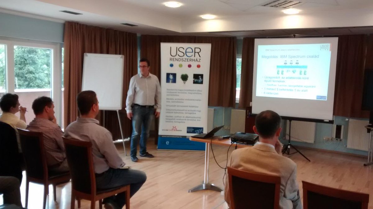 Upfront_hu's tweet image. Munkában az Upfront Média #upfrontmedia #user #elasticstorage #rendezvenyszervezes