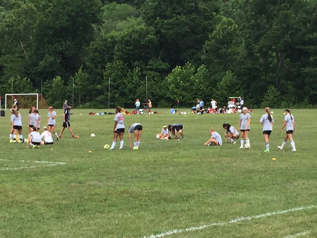 98_loudoungirls's tweet photo. Warming up for the semis...#RedTheRed #ROADtoOK @loudounsoc http://t.co/vofKvtY5vr
