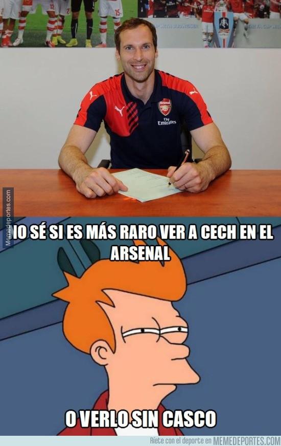 koll036's tweet photo. "@memedeportes: Cech firma con el Arsenal. Imagen muy rara para todos  http://t.co/5tis7GFZLF http://t.co/baA5RodI0H" @pascualvizard