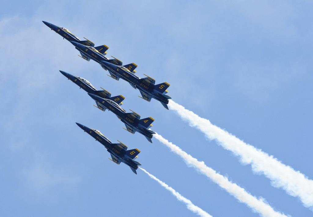 BlueAngels's tweet photo. This week #BlueAngels celebrate #IndependenceDay in Wisconsin @CVAirShow, July 4-5! #CVAS15 #USNavy #USMC http://t.co/y03EgHn6ds