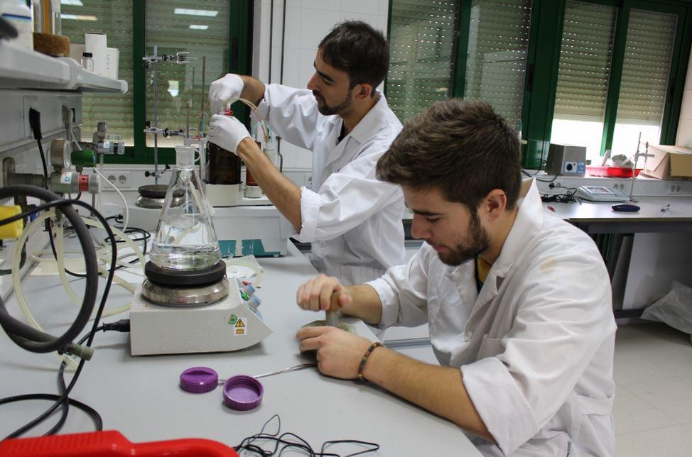 iAgua's tweet photo. ¿Sabes qué es la hidrocalcita? podrían emplearse para reducir la contaminación en ríos http://t.co/lNdsZ07IOz http://t.co/P2kIQT5ic8