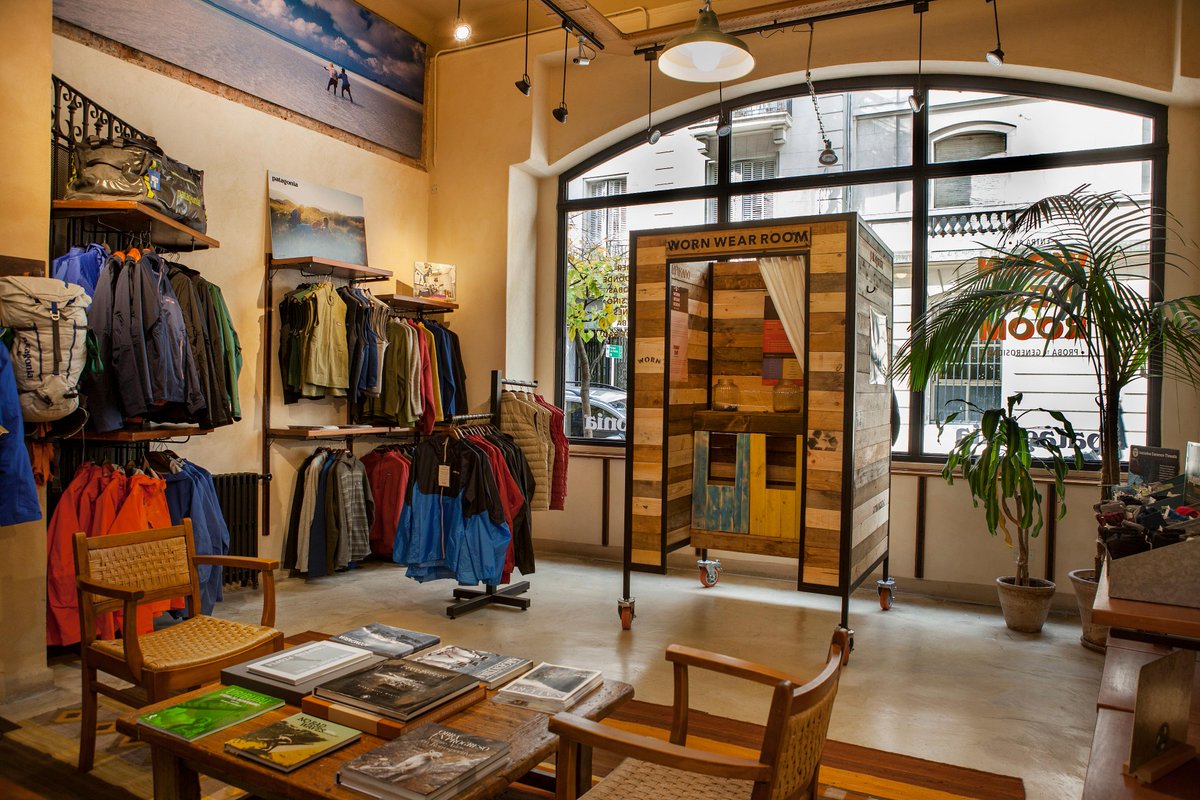 patagoniaBA's tweet photo. Vení al vestidor a dejar tu prenda Patagonia que ya no usás, pronto vas a poder intercambiarla http://t.co/cX1bvme5Ga http://t.co/T4hlr6MJzP