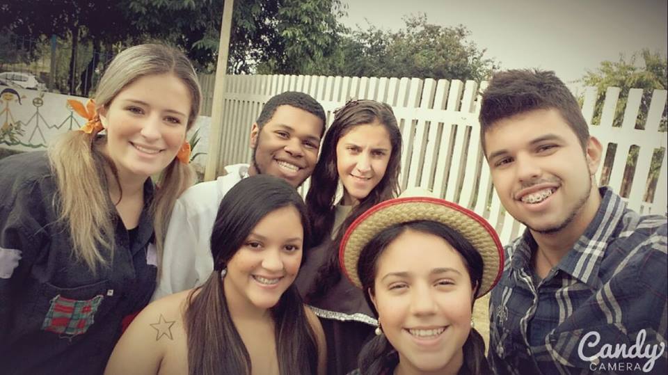 _rudshow's tweet photo. Hoje o tempo voa amor... #TerceirãoTemático #PokoLindos #Formandos #HVL #Turma301 http://t.co/PHb2mQXplE