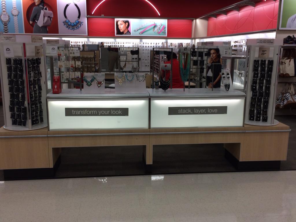 ENolin's tweet image. Jewelry up 52.6% mature MTD and looking good after the weekend! #DrivingService @BeckyHasik @KristenTGT @DForbes360