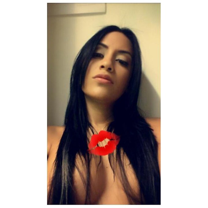 Vota por mi estoy entre las reporteras m&aacute;s bellas de la #copaAmerica2015 💋💋💋💋 http://t.co/gFIOjSsA4k<a href="/tag/copaamerica2015"class="tags"><span>#copaamerica2015</span></a>