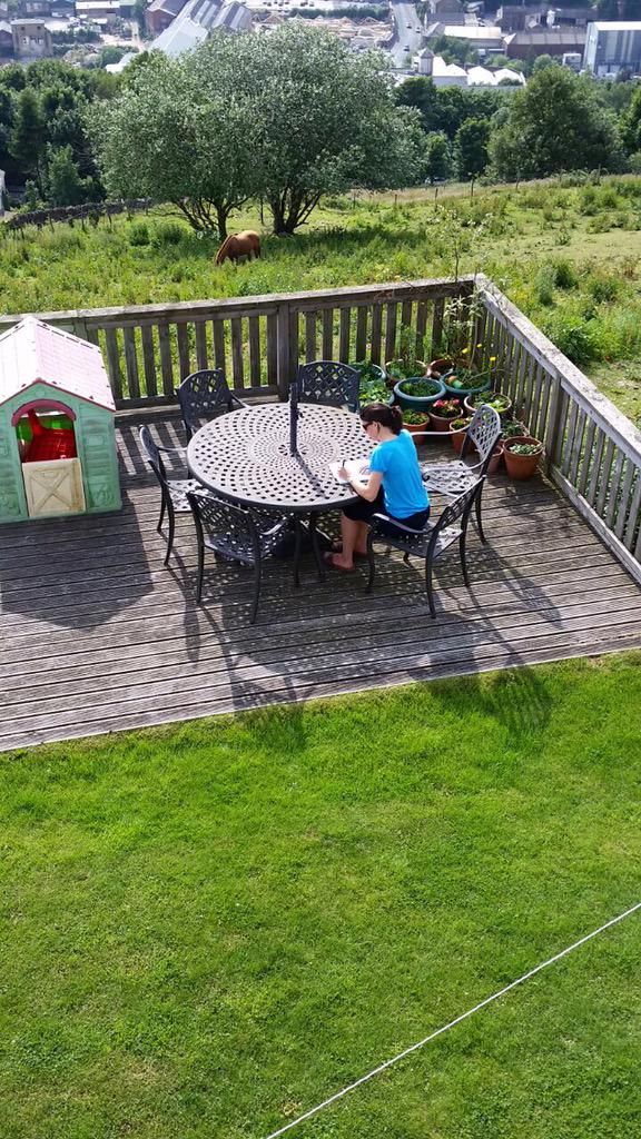 izzybizzywizzy1's tweet image. Reviewing an audit committee report in the garden. #makeworkworkforyou 😉