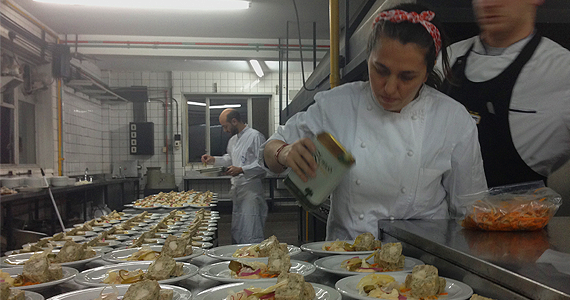 RReinaPepiada's tweet photo. Nos metimos en la #cocina de @NardaLepes y esto fue lo que pasó: https://t.co/pRVgBM5GKB #GASTRONOMÍA #LIKE http://t.co/08vZ7ZzRI6
