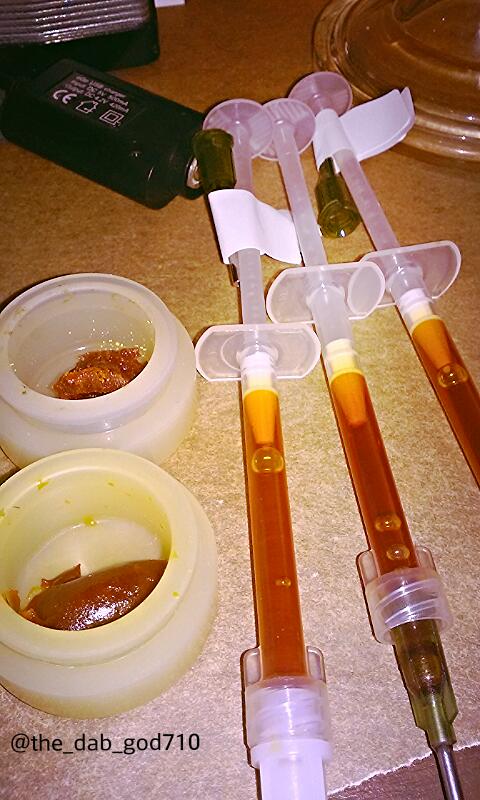 ThaDabGodLoc's tweet photo. A #Trueco2 tribute. #co2 #hashoil #710 #cannabis #topshelf #oil #ByeBHO #NoMoreBHOtards http://t.co/z5ev6XbeNM