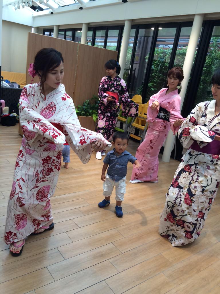 llp_press's tweet photo. 6/28LLP Party終わりました。たくさんの方に来ていただきまして、本当にありがとうございました。
次回は、より充実した内容で開催させていただきたいと思います。 http://t.co/WhuYkxc2Tp