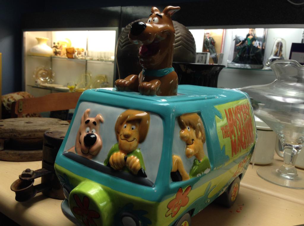 Sidney_Williams's tweet photo. Antique shopping with Christine. Tempted by this Scooby Doo cookie jar. http://t.co/8yZ1k4ALyv