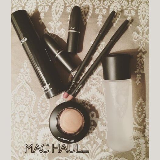 MakeupBianca's tweet photo. #MacHaul 💸💸💸 http://t.co/MgIqaZVhe9