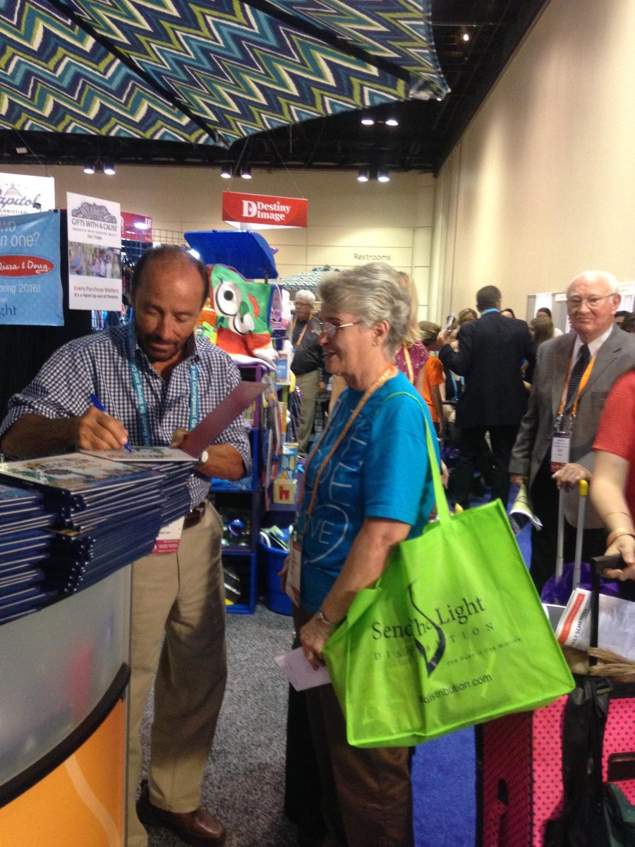 STLDNA's tweet photo. NOW SIGNING! @TheLeeGreenwood now signing his book Proud To Be An American until 1:45 #ICRShow #STLBooth131 http://t.co/IxSj66UGZM