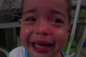 twonedallas's tweet photo. Brasileiras vs Gringas no momento:
#ElianaEntrevistaOneDirection http://t.co/p9f9ZOpQNm