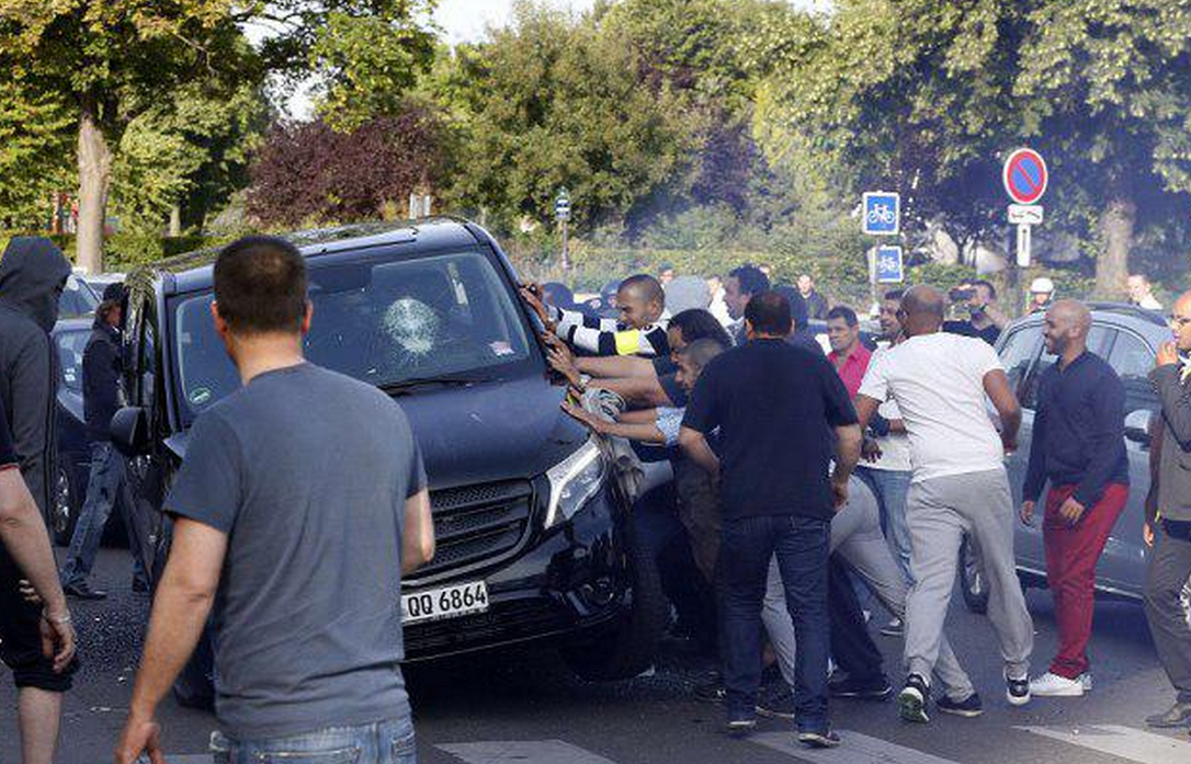 MVSNoticias's tweet photo. Detiene policía francesa a dos altos directivos de #Uber en Europa 
http://t.co/mo0I5wNOjR http://t.co/Z6lpVVynbe