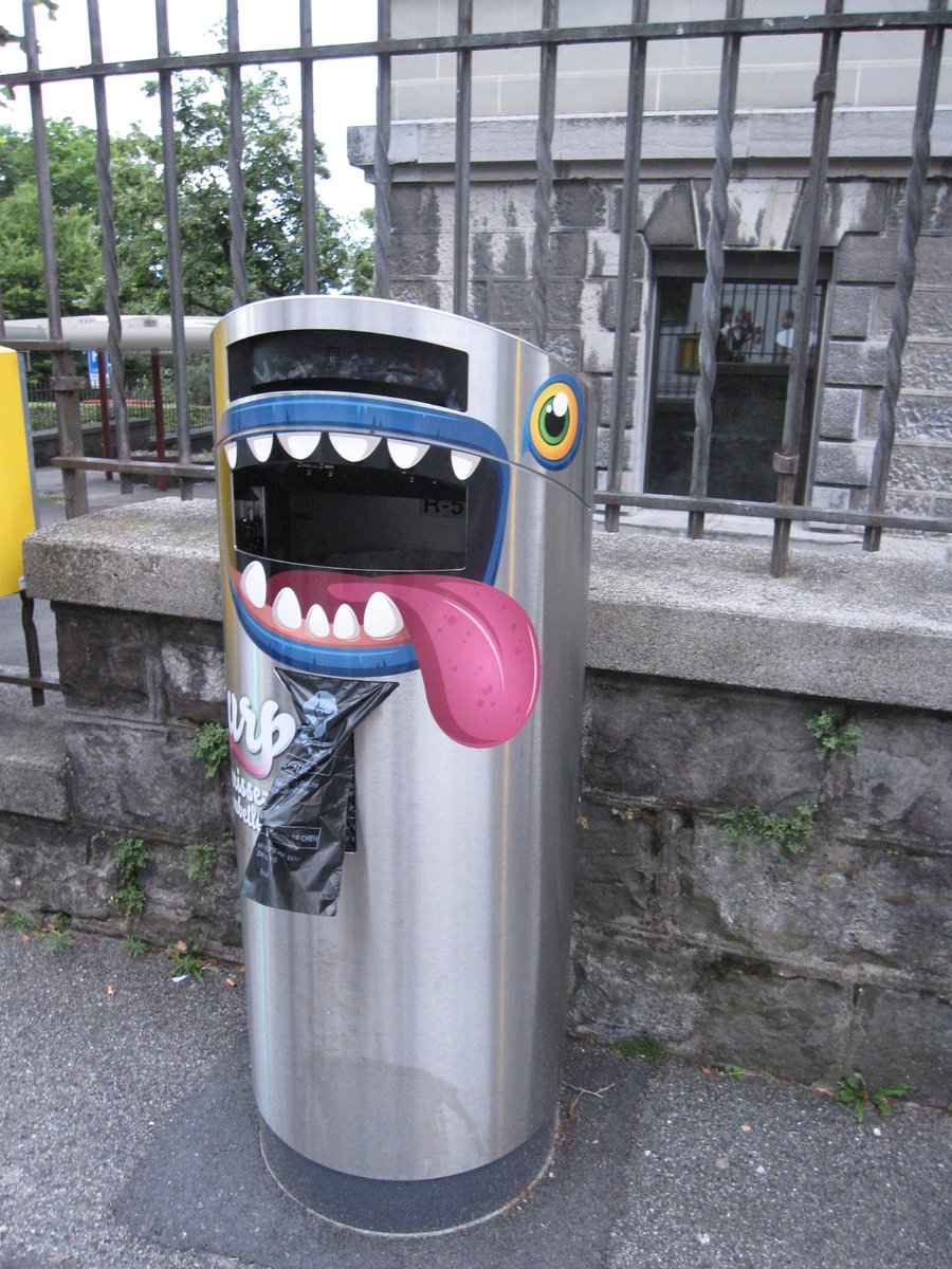 東京バレエ団 海外公演 今さらですが ローザンヌの街中で見つけたかわいいものです ゴミ箱とオレンジジュースの屋台です そして街の中心の風景です Http T Co Gderynattv Twitter