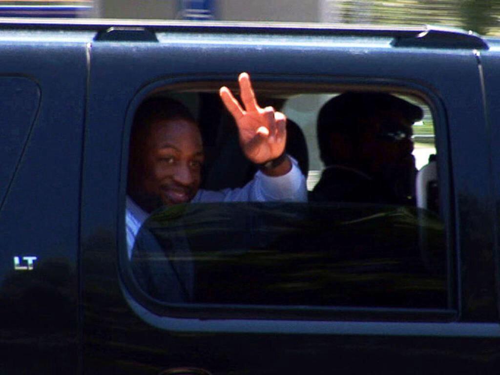 SN_Ohio's tweet image. LEAKED picture of Dwayne Wade leaving Miami to take his talents to Cleveland