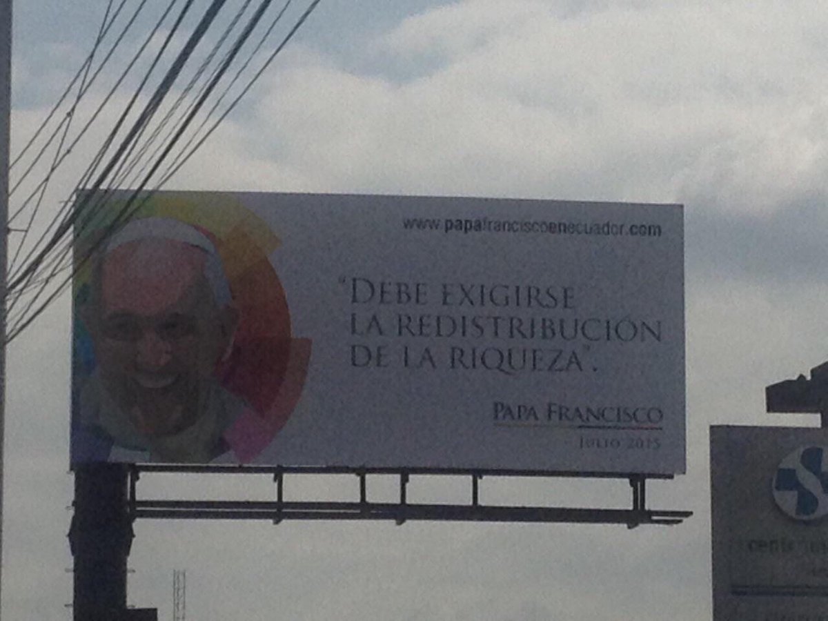 catalopezc's tweet photo. @Pontifex_es me parece el colmo que el Gobierno del Ecuador use su imagen para vendernos un sistema socialista http://t.co/1HkTkvQuXt