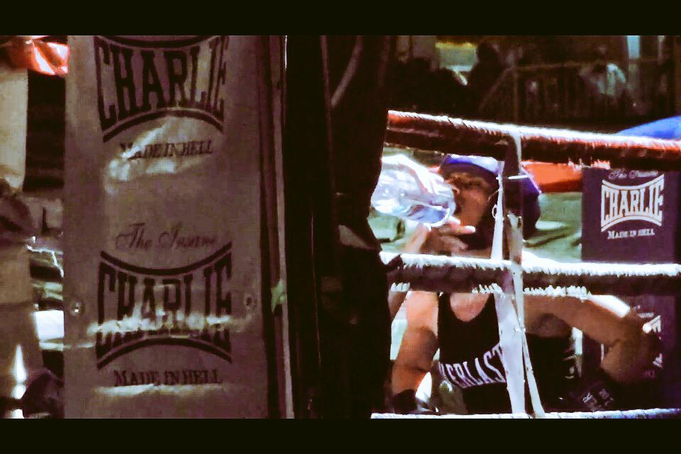 90Titty's tweet photo. #boxeo #rinasci 💚🍼 http://t.co/eExelGq65h
