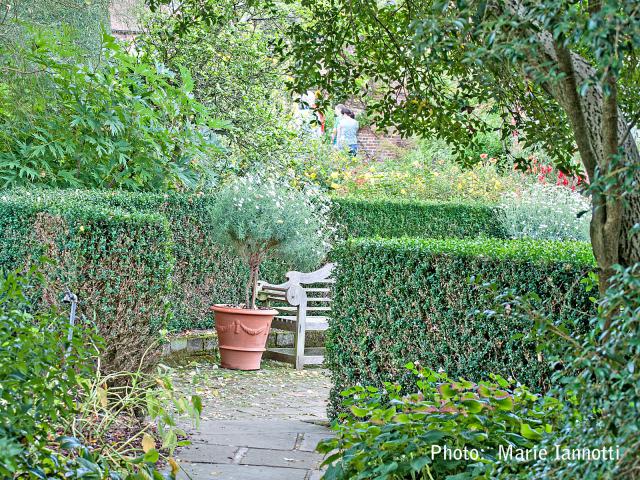 OriginaLinkEdge's tweet photo. How to Create Garden Rooms  http://t.co/uCIkb9tUtg #GreenDesigns http://t.co/zKQKIvsovU
