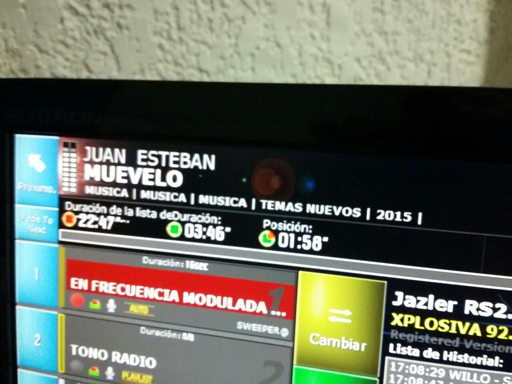 douglasjmp's tweet photo. Desde @xplosivafm apoyando @Mr_JuanEsteban #Muevelo @cathexplosiva @fabiantenesaca @promoshow1 http://t.co/5onha3P9sS