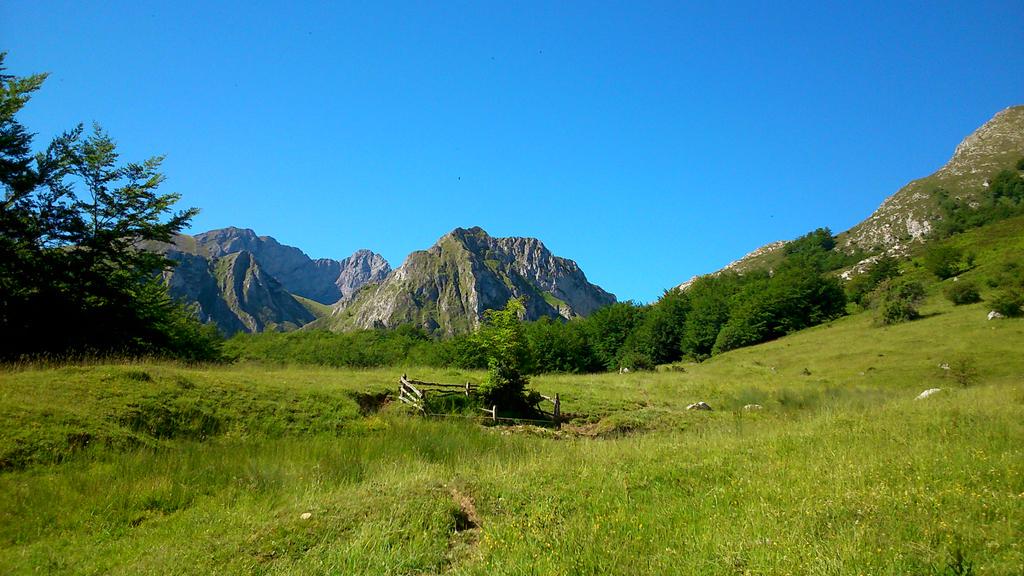 alboraes's tweet photo. @ClubGr10 Braña de Manin,Quiros,Asturias. #MountainPro http://t.co/01ybJptMZX