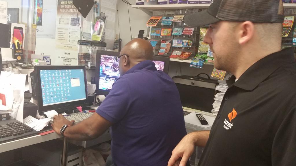 BoostMobileSean's tweet image. Teaching Paul life behind the counter.  Its so on #letsclosehard #another0doordown.  #teachthemhowtofish @TaVonatSPG